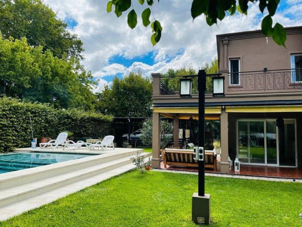 Casa en venta | 7 ambientes | Adrogue | Almirante Brown ,est. Adrogue
