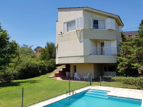 Casa en alquiler | 8 ambientes | San Antonio De Arredondo