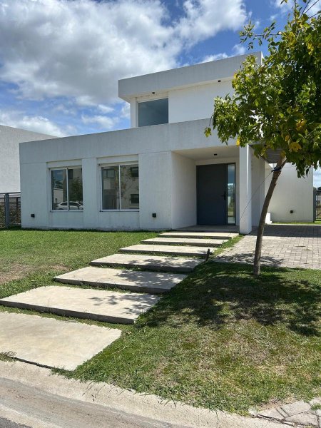 Casa en venta | 4 ambientes | Santa Lucia | Pilar