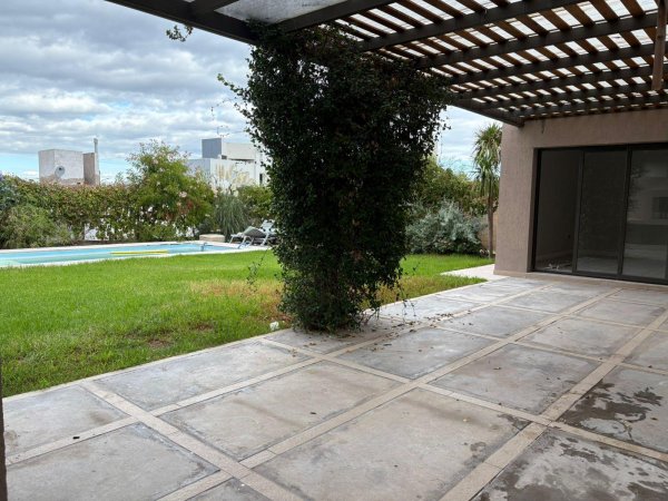 Casa en venta | 5 ambientes | El Challao