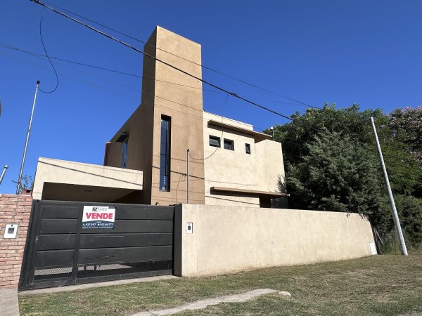 Casa en venta | 5 ambientes | Ibarlucea