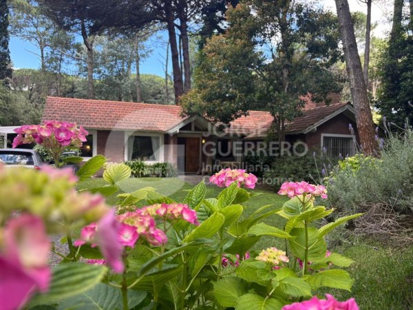 Casa en venta | 4 ambientes | Caril&oacute;