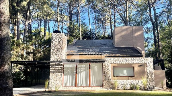 Casa en venta | 5 ambientes | Caril&oacute;