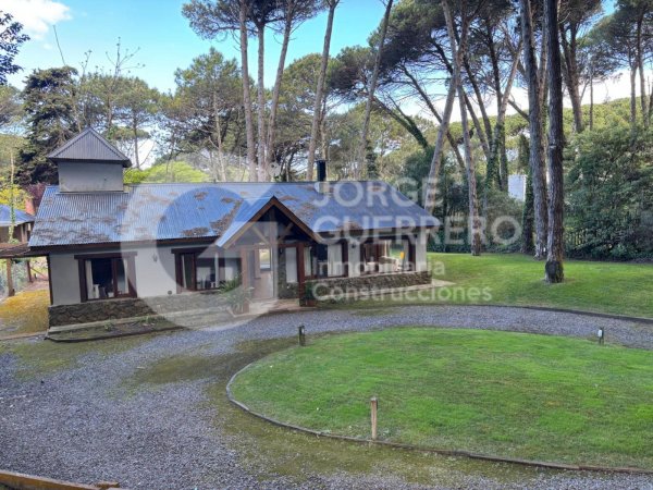 Casa en venta | 4 ambientes | Caril&oacute;