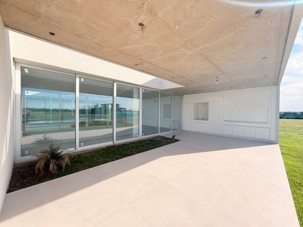 Casa en venta | 5 ambientes | Funes