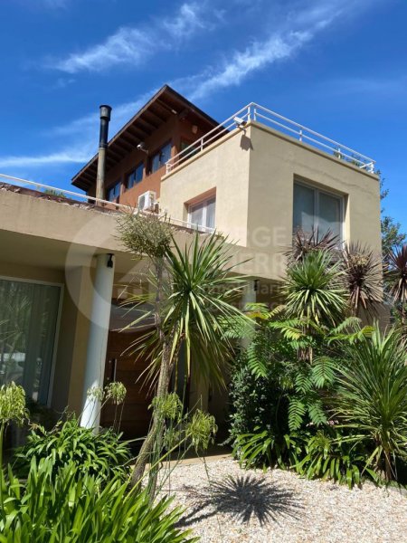 Casa en venta | Caril&oacute;