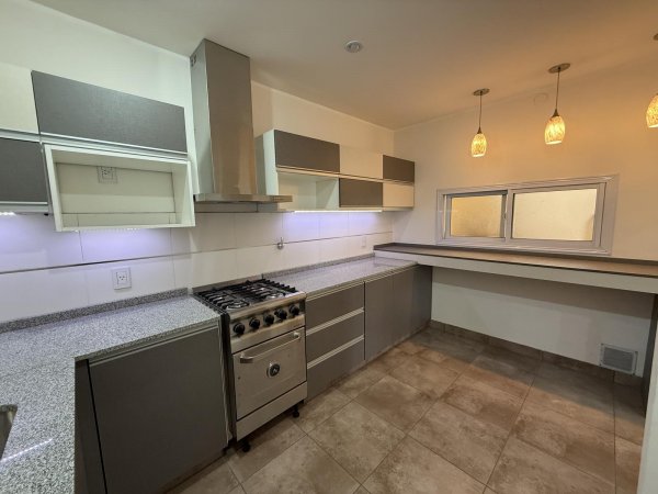 Casa en venta | 8 ambientes | Primera Seccion | Mendoza