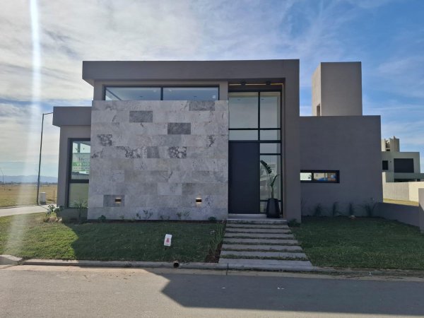 Casa en venta | 7 ambientes | Colinas de Manantiales | Cordoba