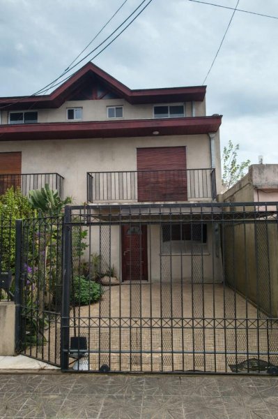Casa en alquiler | 4 ambientes | Villa Santos Tesei | Hurlingham