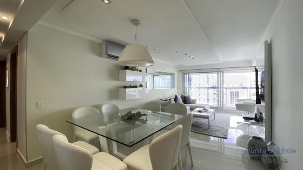 Departamento en venta | 4 ambientes | Playa Mansa | Punta del Este