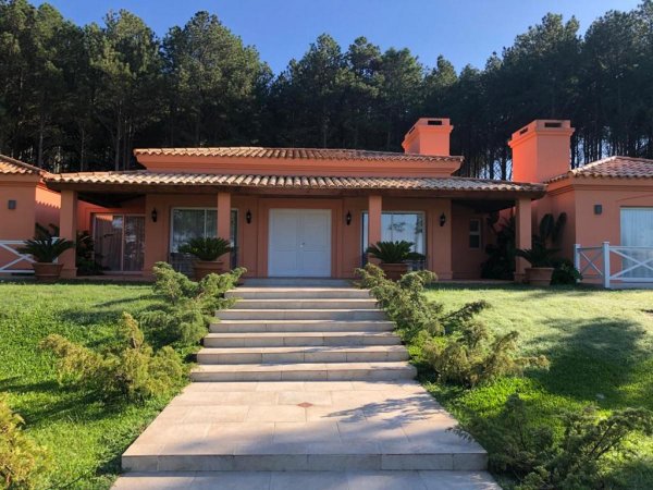 Casa en venta | 8 ambientes | Lapataia