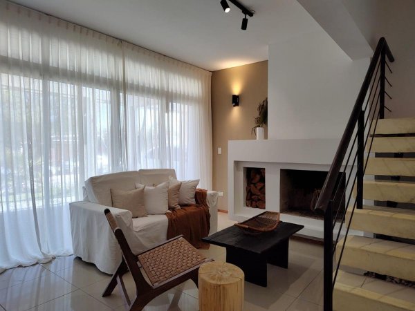 Casa en alquiler | 4 ambientes | Punta Piedras
