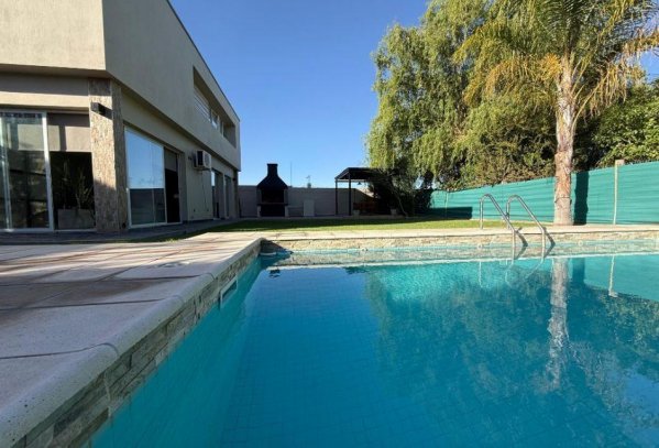 Casa en venta | 8 ambientes | Rodeo De La Cruz