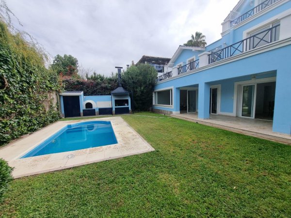 Casa en venta | 9 ambientes | Godoy Cruz