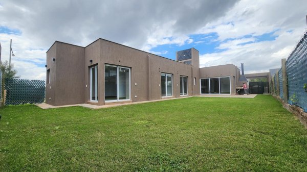 Casa en venta | 4 ambientes | Russell | Maipu