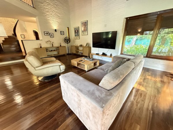Casa en alquiler | 8 ambientes | Ingeniero Maschwitz