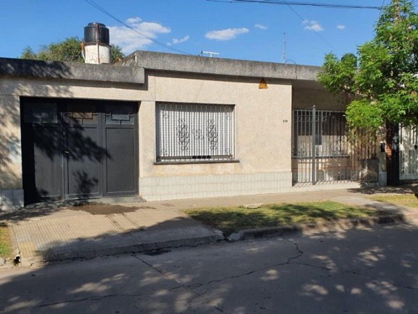 Casa en venta | 3 ambientes | Perez