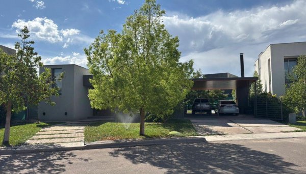 Casa en venta | 5 ambientes