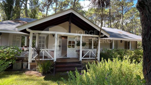 Casa en venta | 4 ambientes | Caril&oacute;