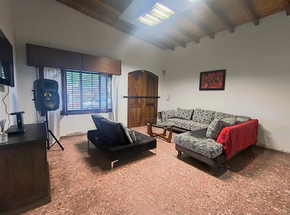 Casa en venta | 5 ambientes | Guaymall&eacute;n