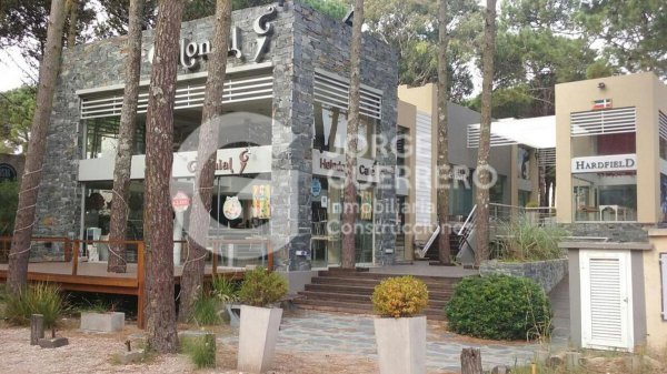 Local en venta | Caril&oacute;