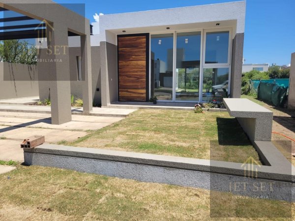 Casa en alquiler | 4 ambientes | Las Ca&ntilde;itas Barrio Privado | Malagueno