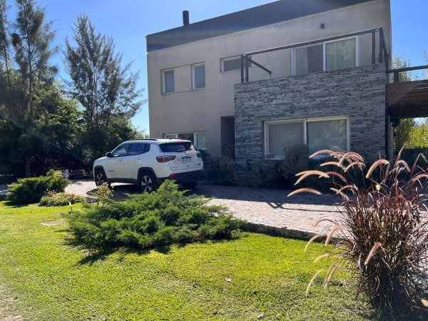 Casa en venta | 6 ambientes | La candida | Berazategui