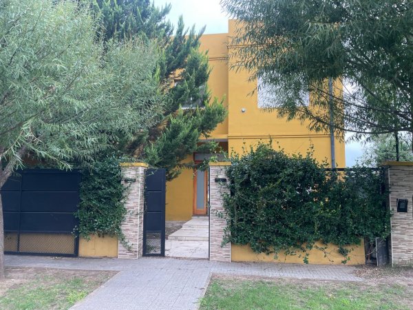 Casa en venta | 8 ambientes | Tierra de sue&ntilde;os 2 | Roldan