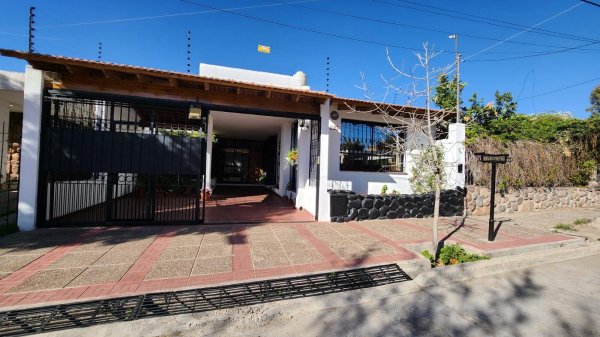 Casa en venta | 7 ambientes | Godoy Cruz