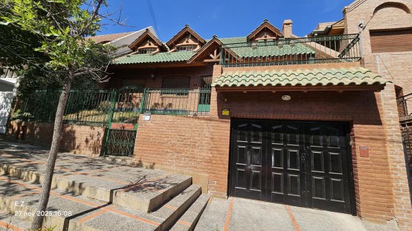 Casa en alquiler | 9 ambientes | Neuquen