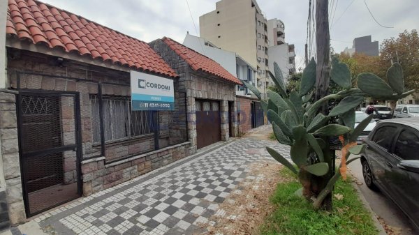 Casa en venta | 8 ambientes | Lan&uacute;s Oeste | Lanus