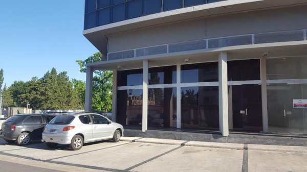 Local en alquiler | 46 Plaza | Pilar