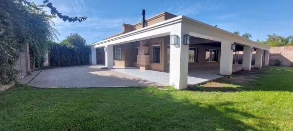Casa en venta | 4 ambientes | Ca&ntilde;uelas