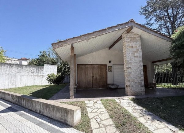 Casa en venta | 3 ambientes | Ca&ntilde;uelas