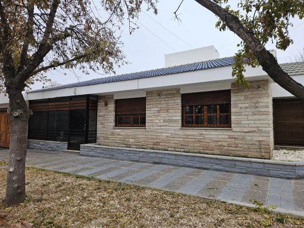 Casa en alquiler | 6 ambientes | Las Heras ,est.cabina Tamarindos