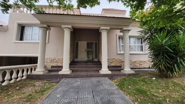 Casa en alquiler | 7 ambientes | Godoy Cruz