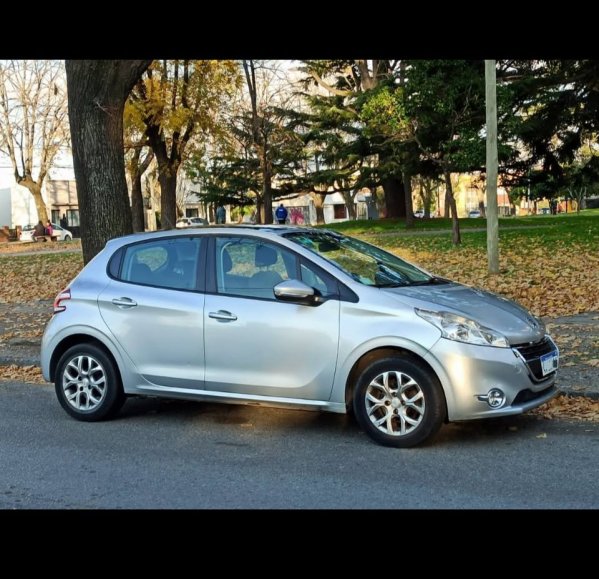 Peugeot 208 1.6 5p Allure Touch