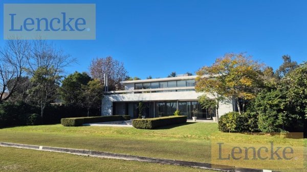Casa en venta | 12 ambientes | Tortugas C.C | Pilar - San Isidro