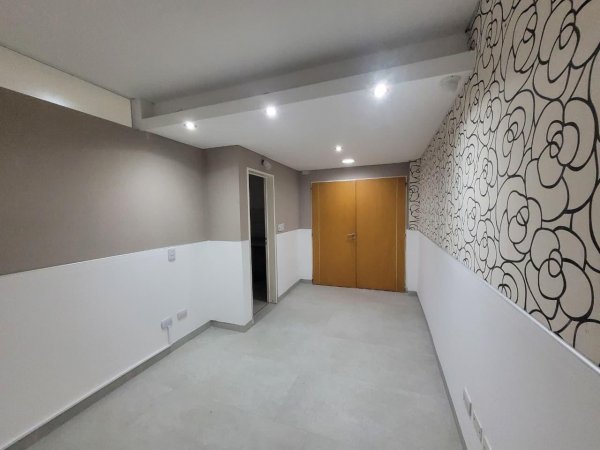 Oficina en alquiler | 3 ambientes | Barrio Parque Leloir | Ituzaingo