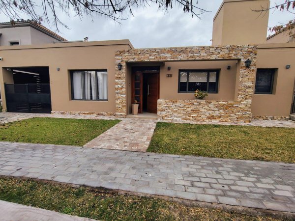 Casa en venta | 6 ambientes | General Gutierrez