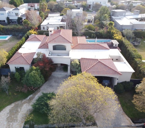 Casa en venta | 8 ambientes | Lujan De Cuyo
