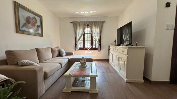Casa en venta | 5 ambientes | Colonia Caroya