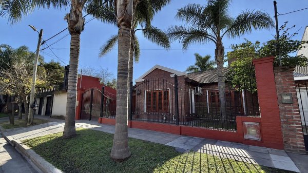 Casa en venta | 3 ambientes | Ca&ntilde;uelas