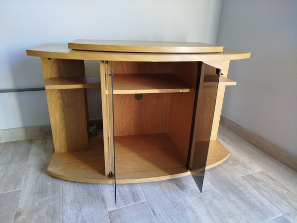 Mueble con mesa giratoria para TV