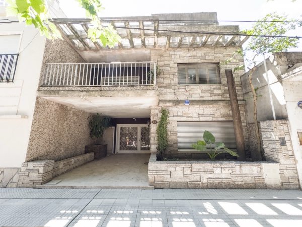 Casa en venta | 8 ambientes | Barrio Industrial | Rosario