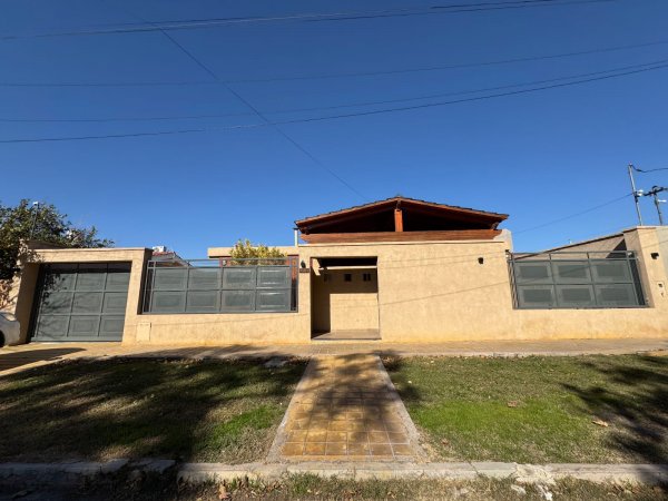 Casa en venta | 8 ambientes | Este