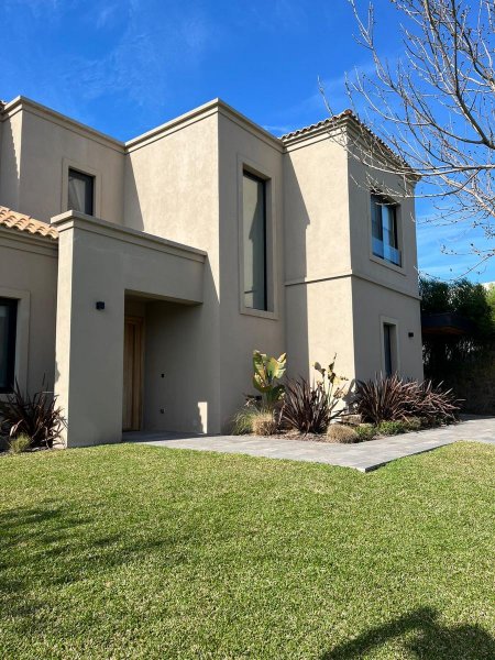Casa en venta | Ayres Plaza | Pilar