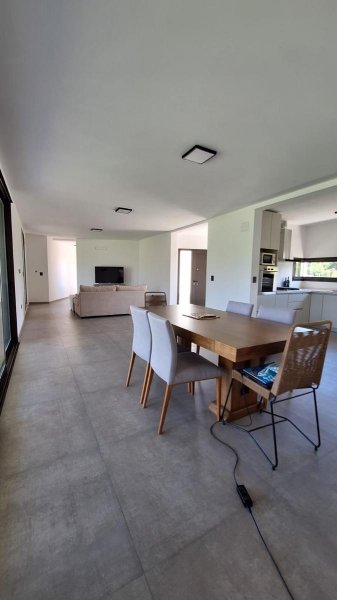 Casa en venta | 5 ambientes | Tejas 4 | Malagueno