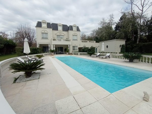 Casa en venta | 8 ambientes | Altos del Pilar | Pilar