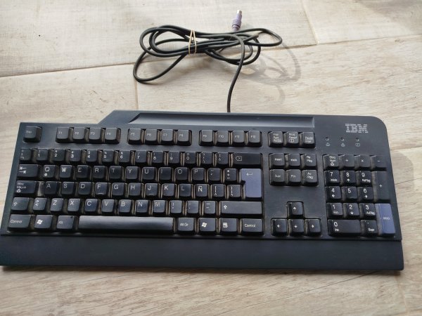 Teclado retro IBM
